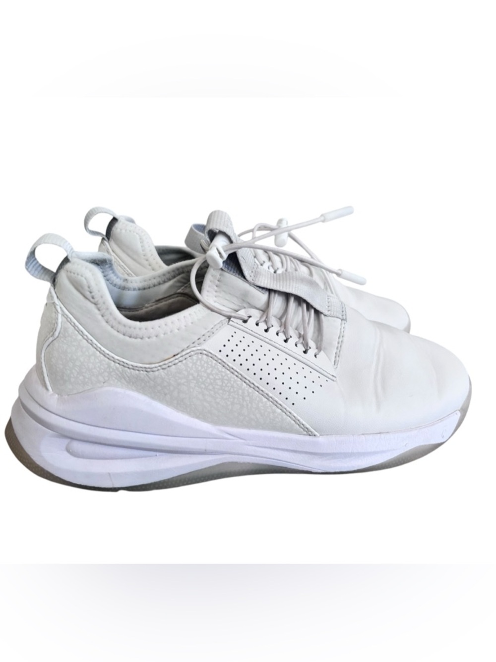 Clove Classic White Nursing Sneakers
